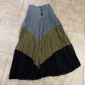 Gracia Gold and Black Pleated Midi Skirt Cocktail
